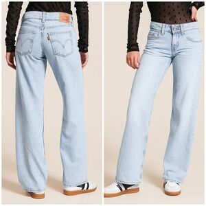Levi’s super low loose jeans light wash NWT 26